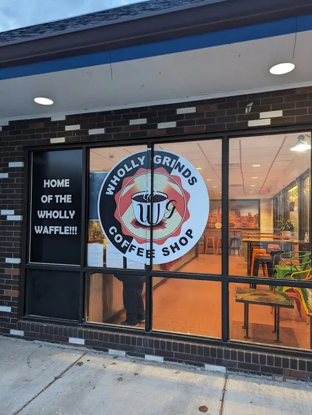 WHOLLY GRINDS Coffee Shop - Photo