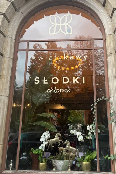 Kwiaty Kawy i Słodki Chłopak - śniadania | cukiernia | kawiarnia - Photo