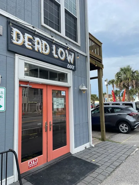 Dead Low Cafe - Photo