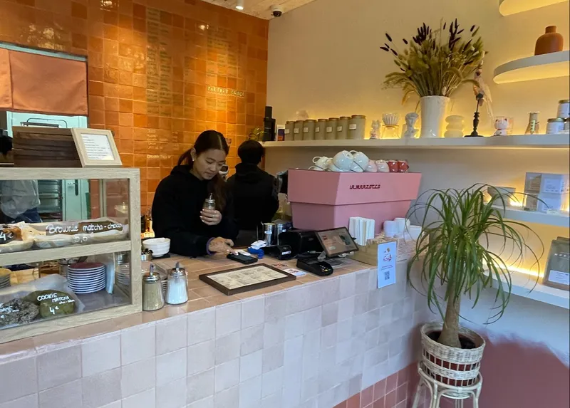 KOKO Coffee Shop - Canal - Photo