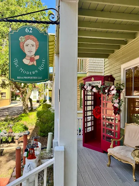 The Modern Rose St. Augustine - Photo