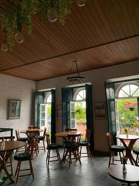 Little England Café - Photo