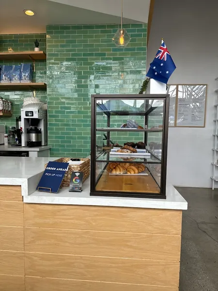 Bluestone Lane Brentwood Coffee Shop - Photo