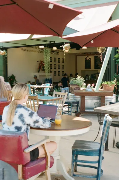 The Flower Pot Cafe and Bakery - Photo