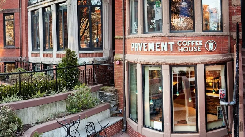 Pavement Coffeehouse - Newbury - Photo