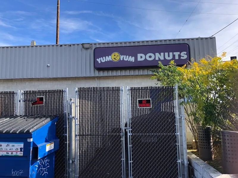 Yum Yum Donuts - Photo
