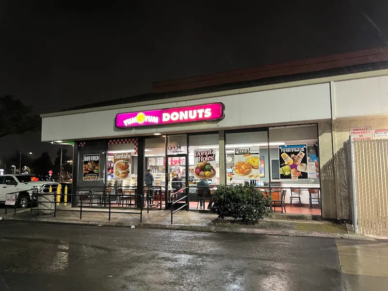 Yum Yum Donuts - Photo