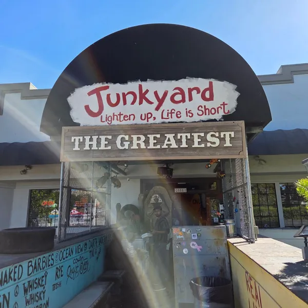 Junkyard Cafe - Photo